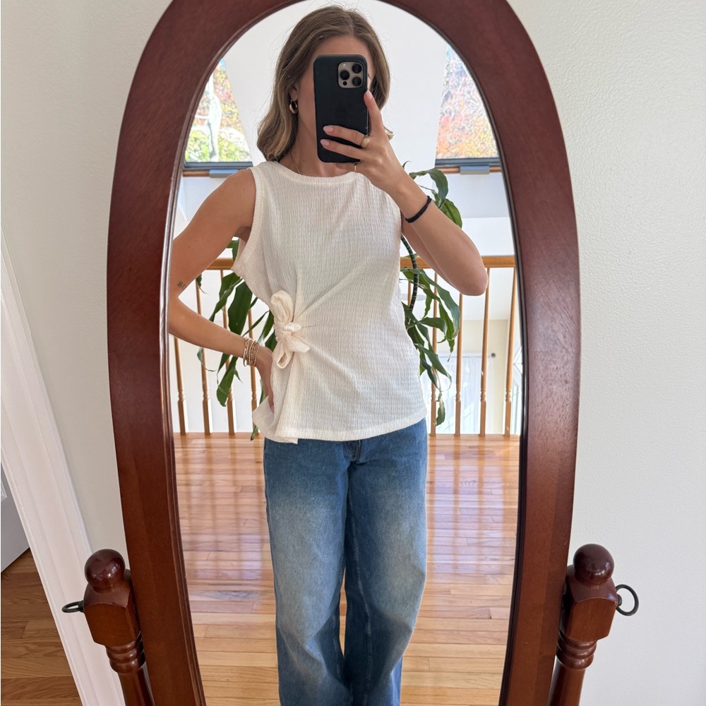 Cute cream Nine West tank top 🤍